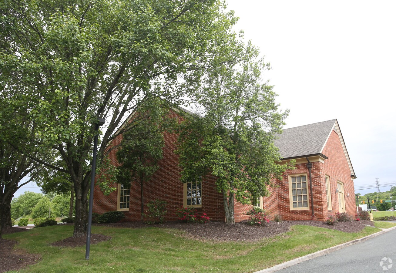 3267 Proffit Rd, Charlottesville, VA 22911