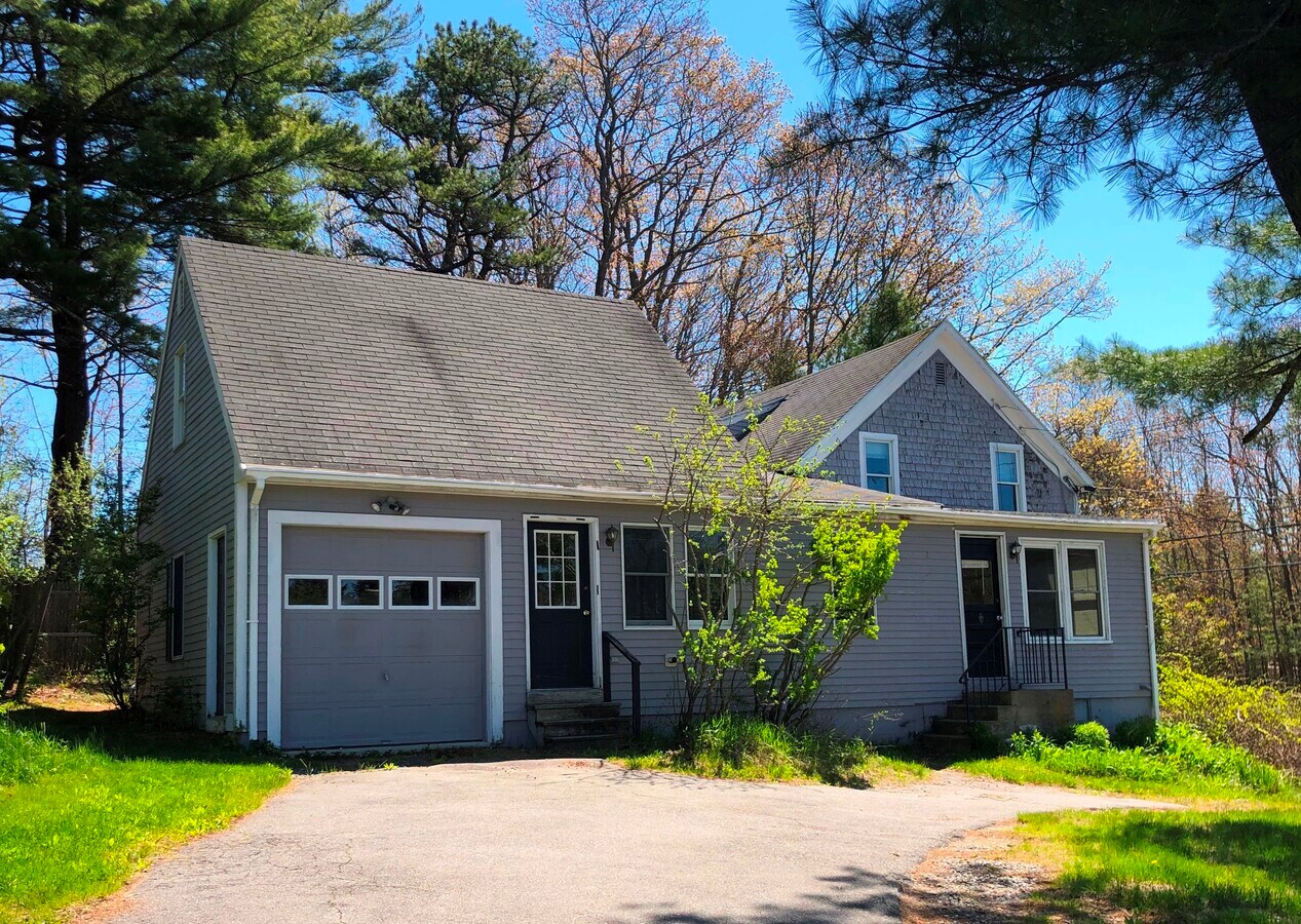 79 Western Ave, Kennebunk, ME 04043