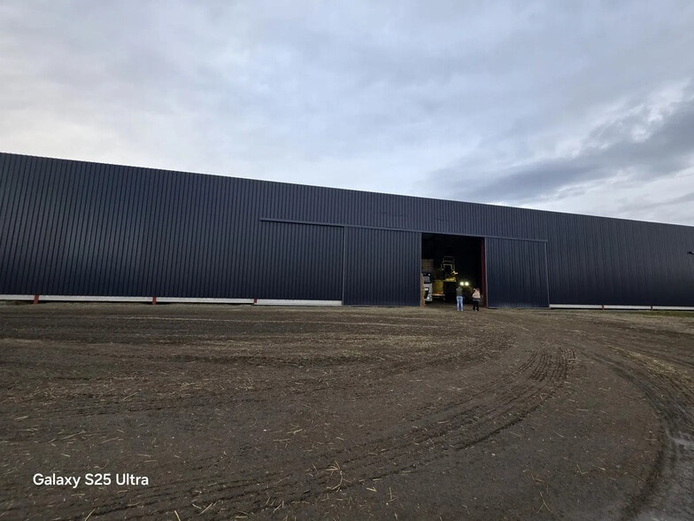 Industrial in Amfreville-sur-Iton for lease - Building Photo - Image 2 of 3