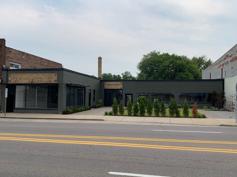 804 W Main St, Owosso, MI for lease - Building Photo - Image 2 of 9