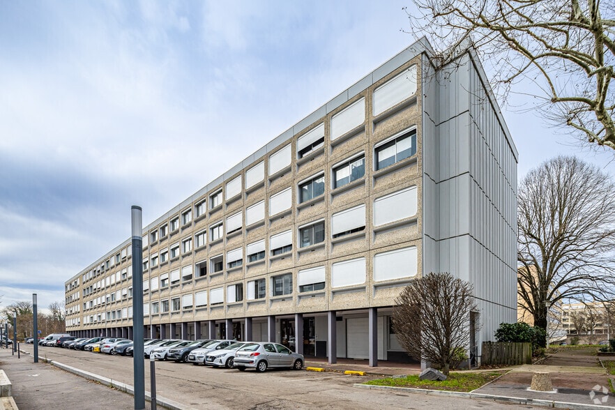 in Lyon for sale - Primary Photo - Image 1 of 1