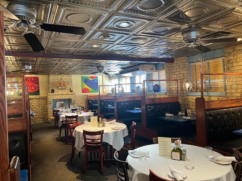 390 City Island Ave, Bronx, NY for lease - Building Photo - Image 2 of 6