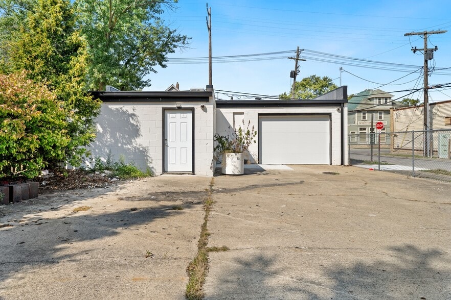 4651 W 130th St, Cleveland, OH for sale - Building Photo - Image 3 of 30