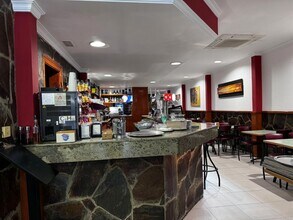 Retail in Barcelona, Barcelona for lease Interior Photo- Image 2 of 13