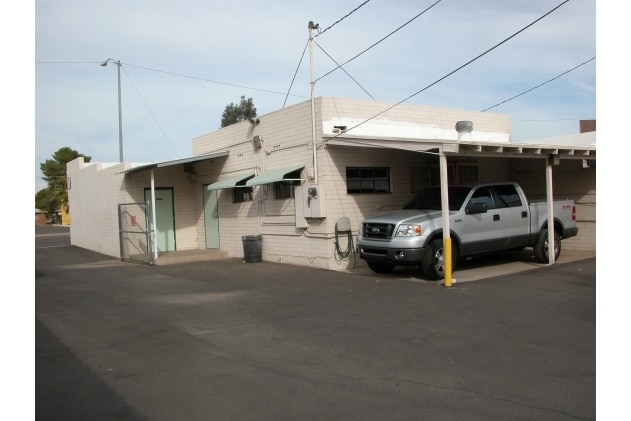 2217 E Indian School Rd, Phoenix, AZ for lease - Building Photo - Image 3 of 5
