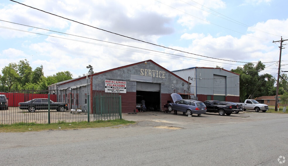 8711 Dexter St, Houston, TX for lease - Building Photo - Image 2 of 5