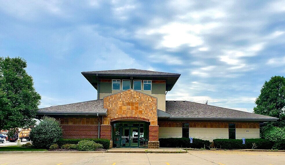 801 NW 25th St, Topeka, KS for sale - Primary Photo - Image 1 of 1