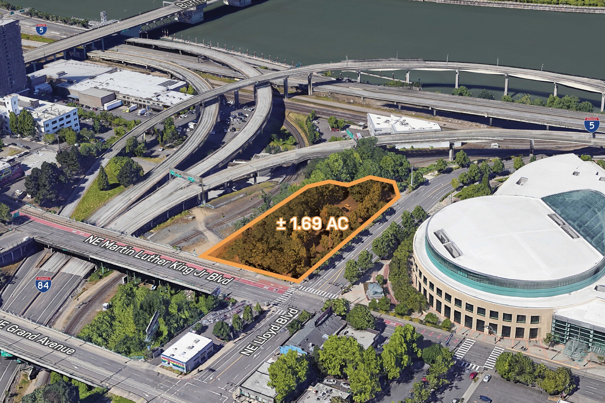 320 NE Lloyd Blvd, Portland, OR for sale Primary Photo- Image 1 of 1