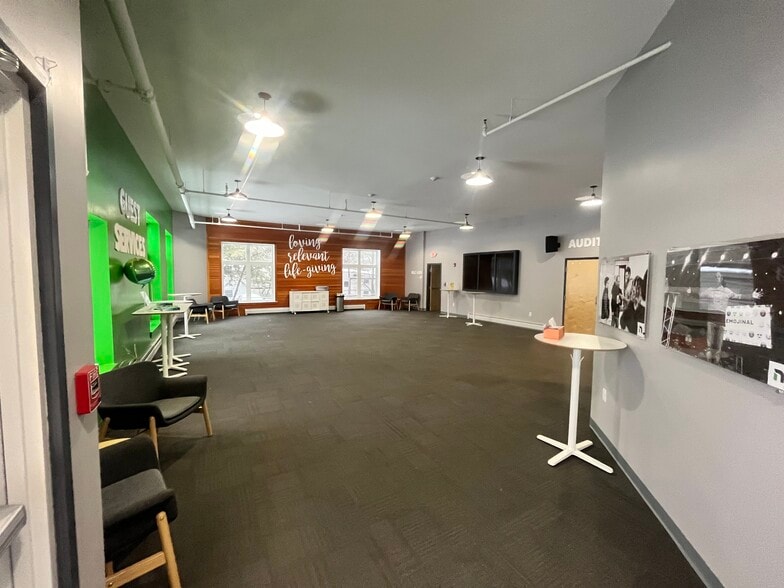 570 Park Ave, Keene, NH for sale - Interior Photo - Image 3 of 4