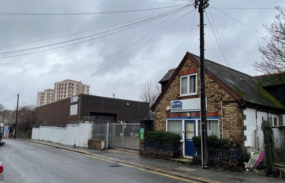 5 Manor Rd, London for lease - Primary Photo - Image 1 of 4