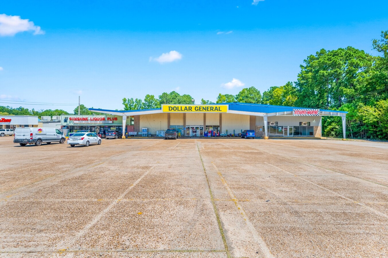 827 Mahlon St, Deridder, LA 70634 Dollar General Plaza