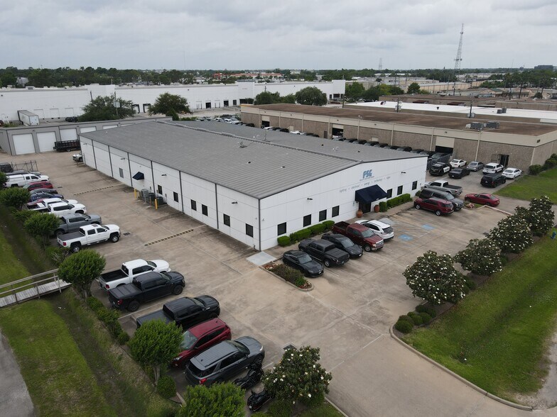5115 Steadmont Dr, Houston, TX for sale - Building Photo - Image 1 of 3