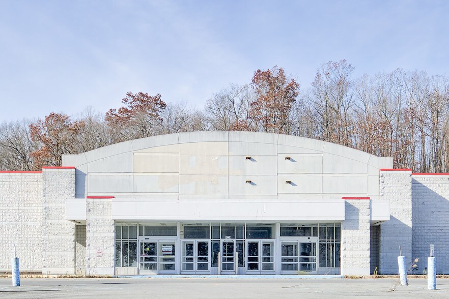 497 Mall Rd, Oak Hill, WV for sale - Building Photo - Image 1 of 1