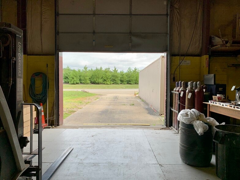 22-24 Riverview Dr, Marlboro, NY for lease - Interior Photo - Image 2 of 26