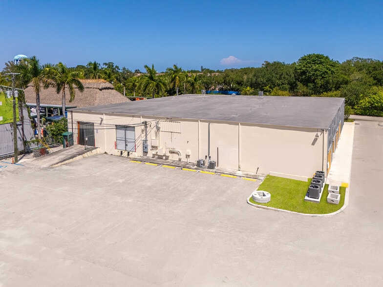 1930 N 30th Rd, Hollywood, FL for lease - Building Photo - Image 2 of 15