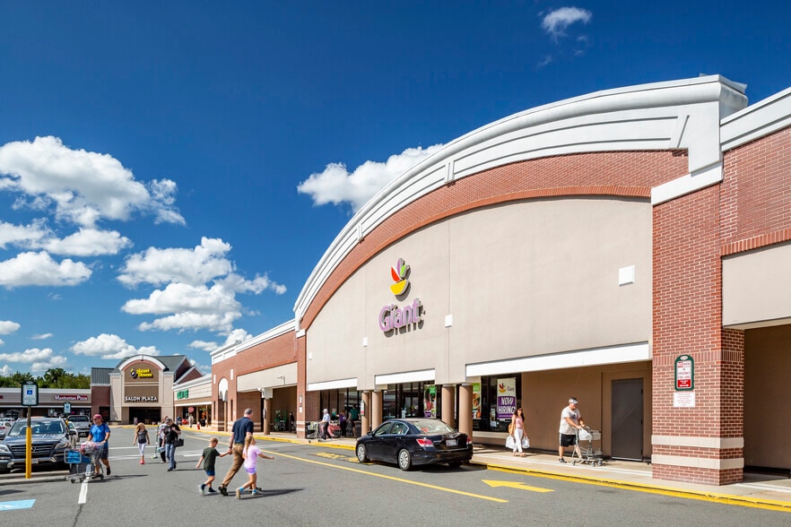 21800 Town Center Plz, Sterling, VA for sale - Building Photo - Image 1 of 1