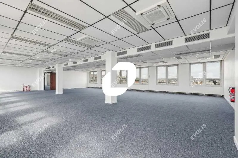 Office in Montreuil for lease - Building Photo - Image 2 of 8