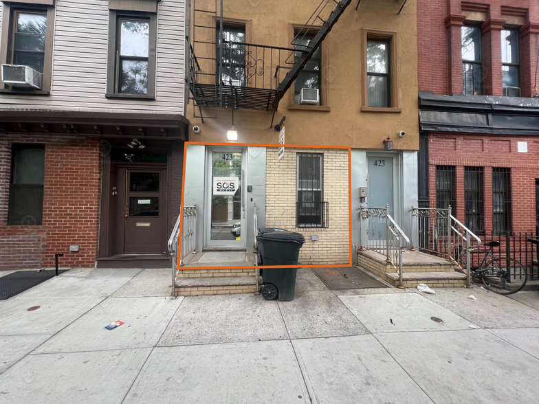 423 Gates Ave, Brooklyn, NY for lease - Building Photo - Image 1 of 1