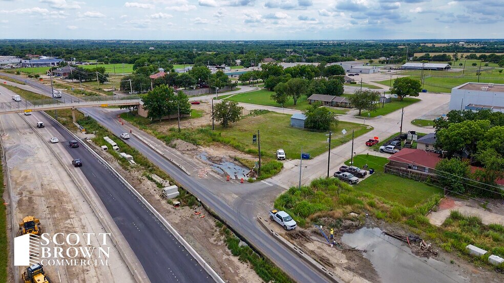 301 N Stemmons St, Sanger, TX for sale - Building Photo - Image 2 of 5