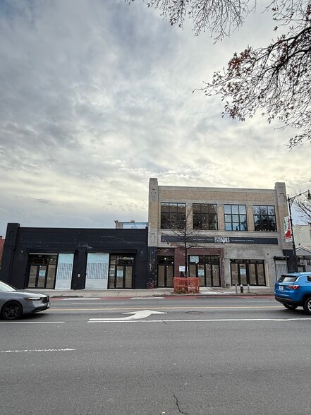 608 E Fordham Rd, Bronx, NY for lease - Building Photo - Image 1 of 3