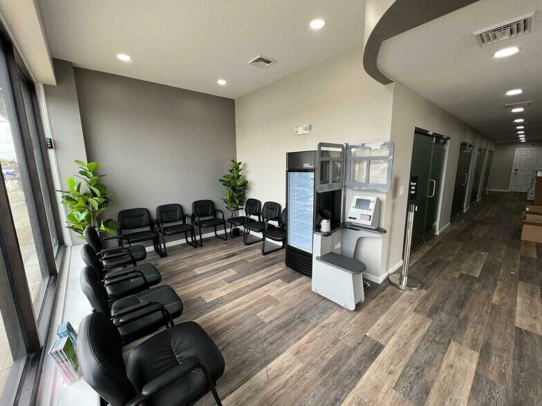 2600-2602 Cottman Ave, Philadelphia, PA for lease - Lobby - Image 3 of 10