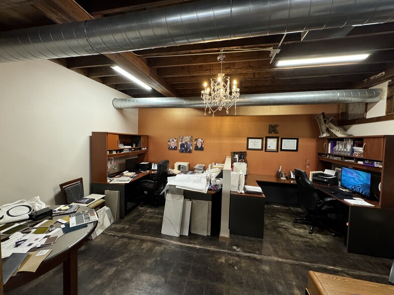 1109-1137 Burton Hill Rd, Fort Worth, TX for lease - Interior Photo - Image 3 of 13