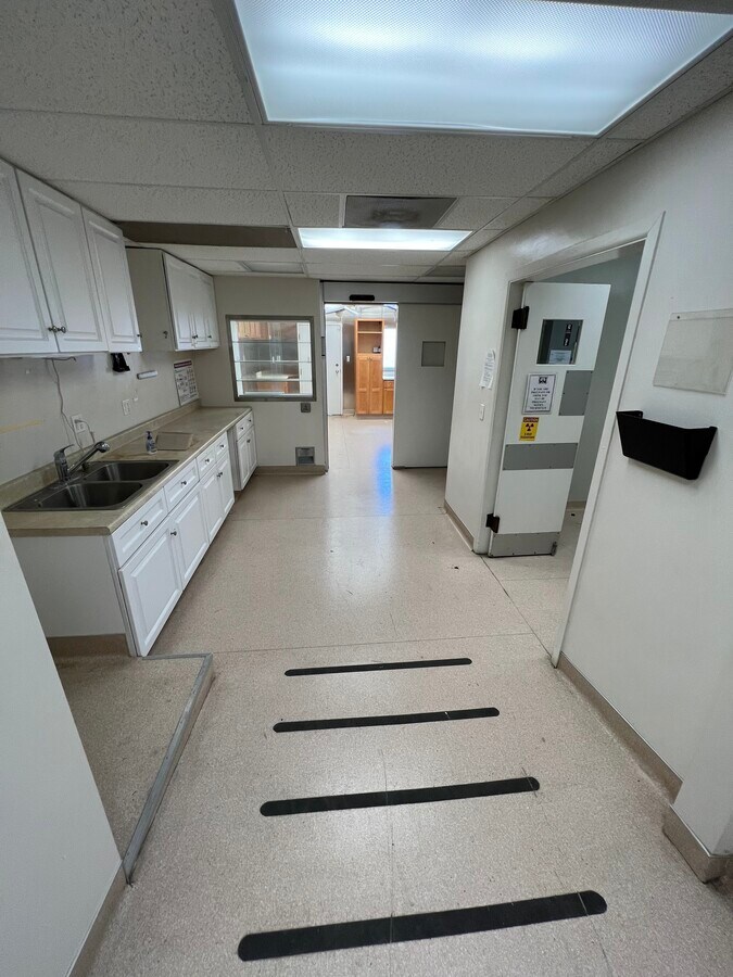 10158 Garvey Ave, El Monte, CA 91733 El Monte Dog & Cat Hospital