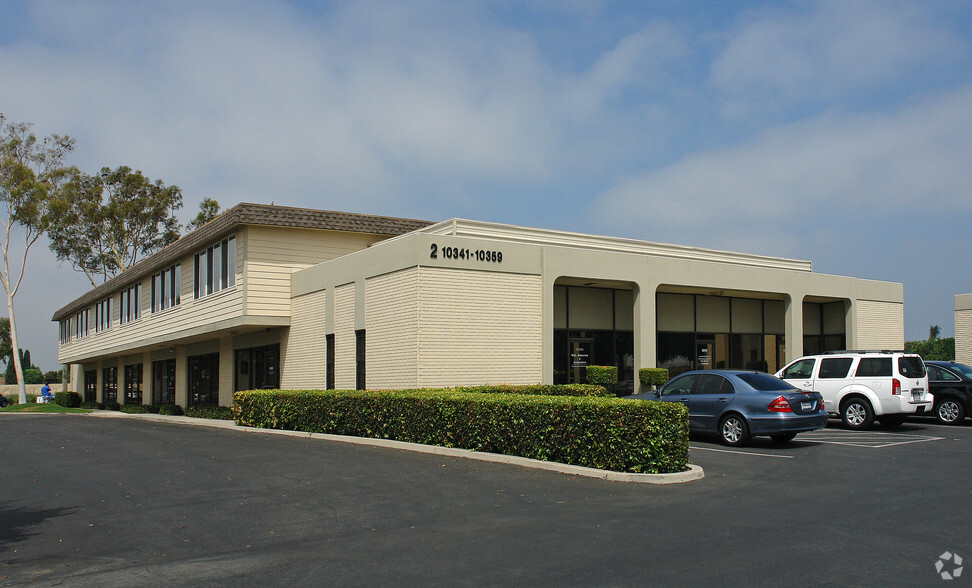 10341-10359 Los Alamitos Blvd, Los Alamitos, CA for lease - Primary Photo - Image 1 of 5