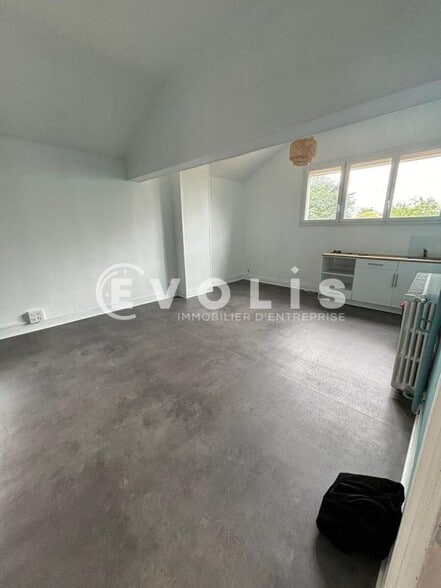 24 Rue Roustaing, Talence for lease - Interior Photo - Image 2 of 6