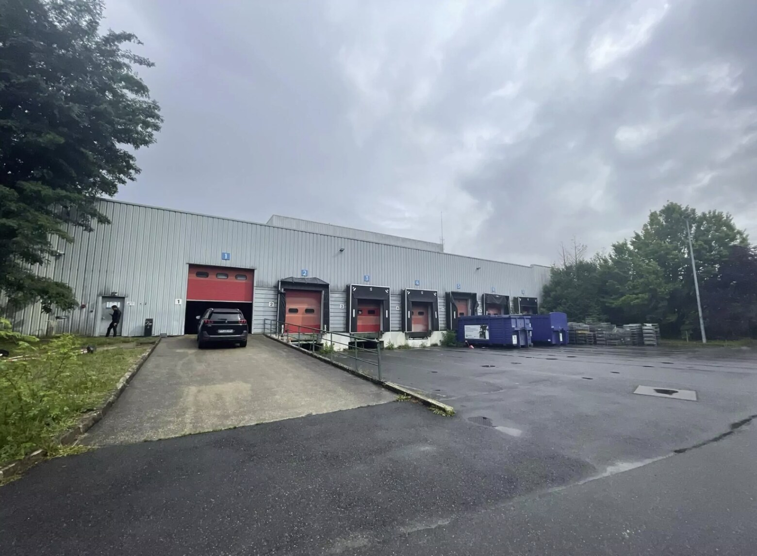 Industrial in Dourdan for sale Primary Photo- Image 1 of 1