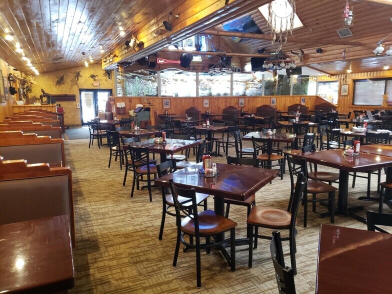 12550 W Burleigh Rd, Brookfield, WI for sale - Interior Photo - Image 1 of 1