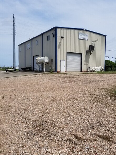 Industrial in Freeport, TX for sale - Primary Photo - Image 1 of 1