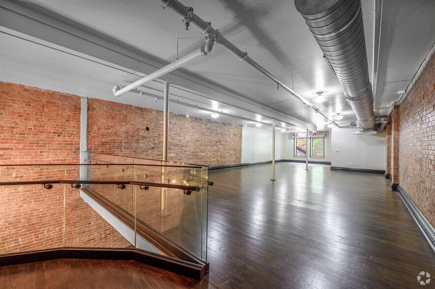 907 Houston St, Fort Worth, TX for lease - Interior Photo - Image 2 of 25
