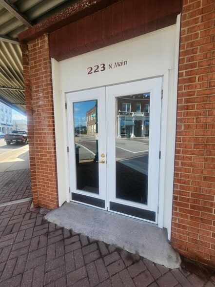 223 N Main St, Franklin, VA for lease - Building Photo - Image 2 of 26