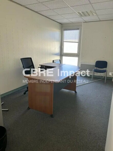 Office in Saint-Apollinaire for lease - Building Photo - Image 2 of 10