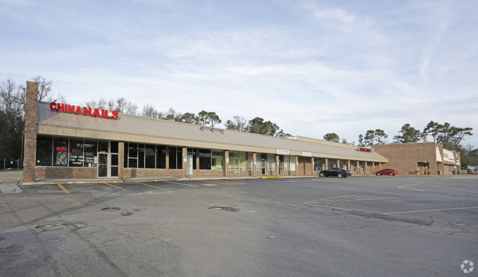 10690-10696 Lem Turner Rd, Jacksonville, FL for lease - Building Photo - Image 1 of 11