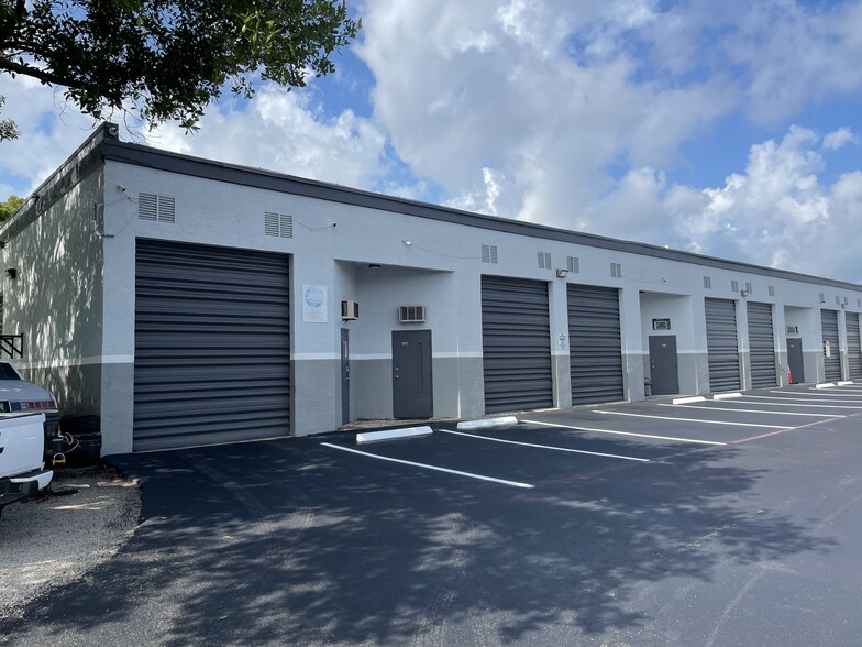 4141 N Dixie Hwy, Deerfield Beach, FL for lease - Building Photo - Image 1 of 9