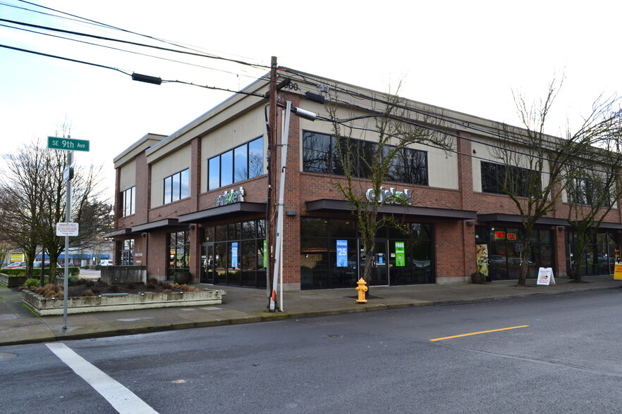 960-980 SE Oak St, Hillsboro, OR for lease - Building Photo - Image 3 of 4