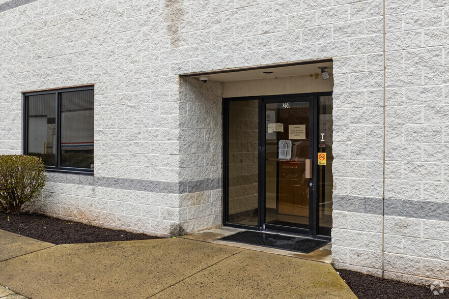 250 Anchor Mill Rd, New Castle, DE for lease - Building Photo - Image 3 of 5