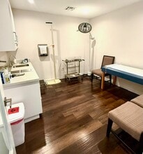 6742 Winnetka Ave, Winnetka, CA for lease Interior Photo- Image 2 of 5