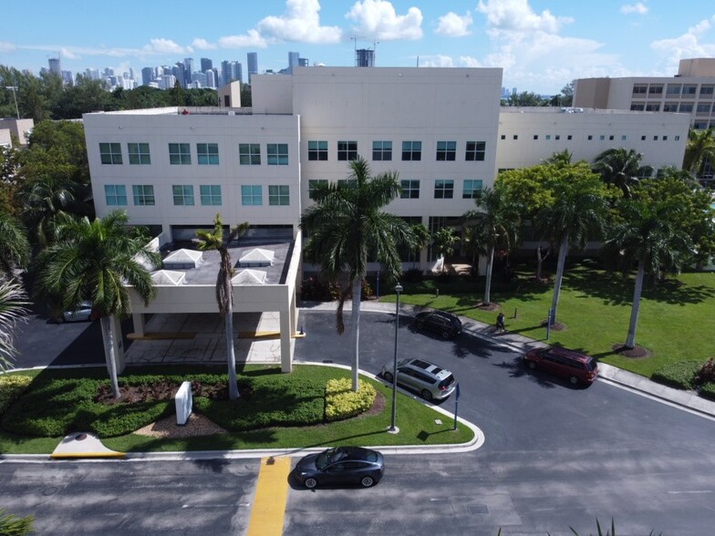 3641 S Miami Ave, Miami, FL for lease - Building Photo - Image 1 of 6