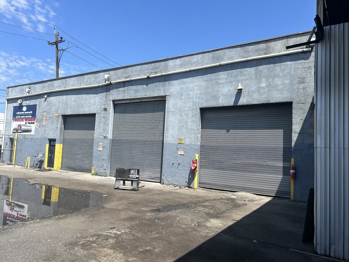 888 Doremus Ave Newark New Jersey 184-188 Doremus Ave, Newark, NJ 07105 - Industrial for Sale | LoopNet
