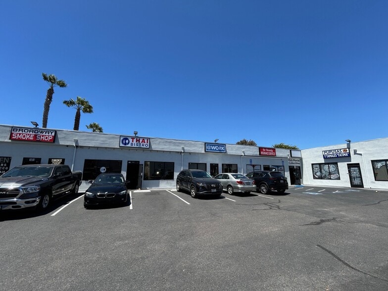 1067-1071 Broadway, Chula Vista, CA for lease - Building Photo - Image 3 of 8