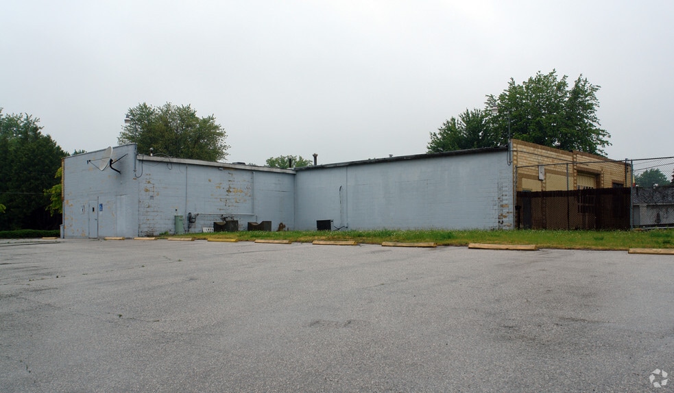910 N Saginaw St, Saint Charles, MI for lease - Building Photo - Image 2 of 4