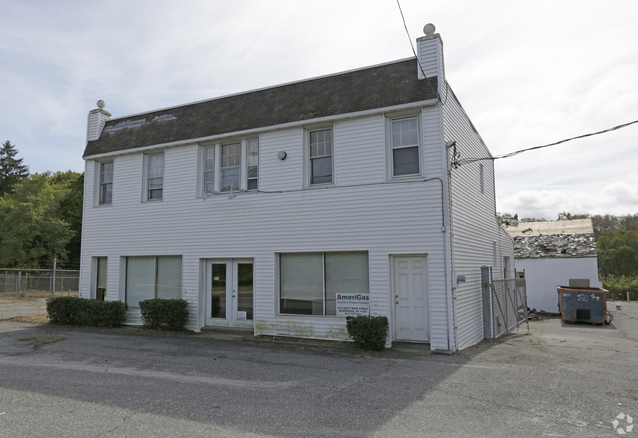 863 W Main St, Riverhead, NY for sale Primary Photo- Image 1 of 1