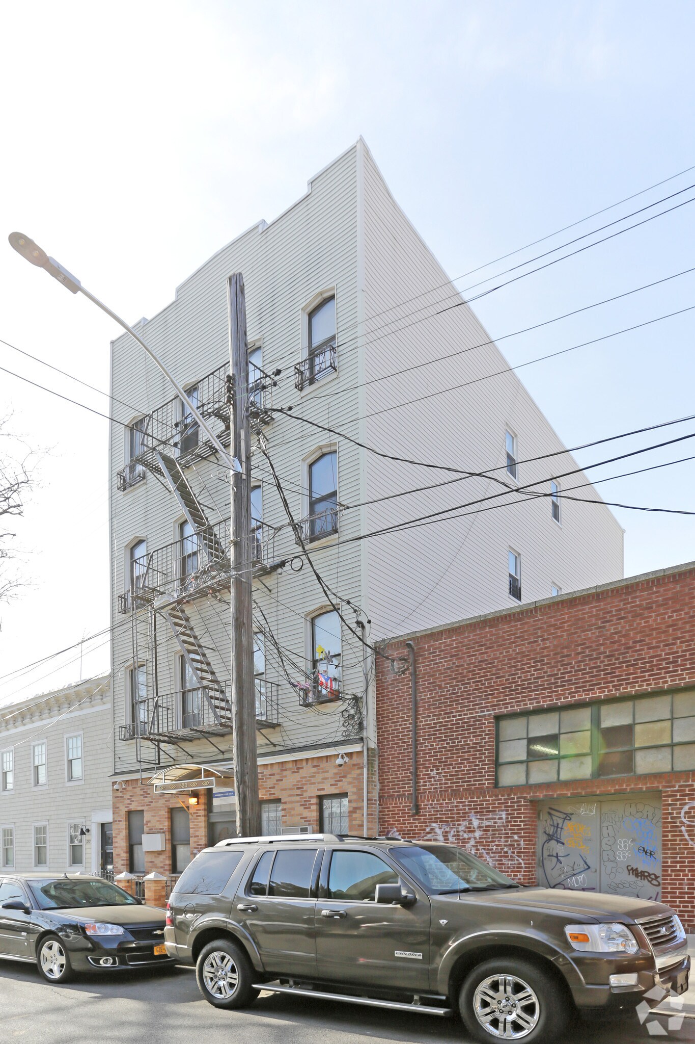 320 Powers St, Brooklyn, NY for sale Primary Photo- Image 1 of 1