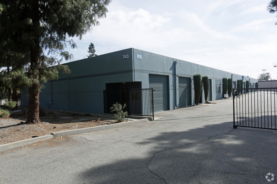 748 E Bonita Ave, Pomona, CA for lease - Primary Photo - Image 1 of 5