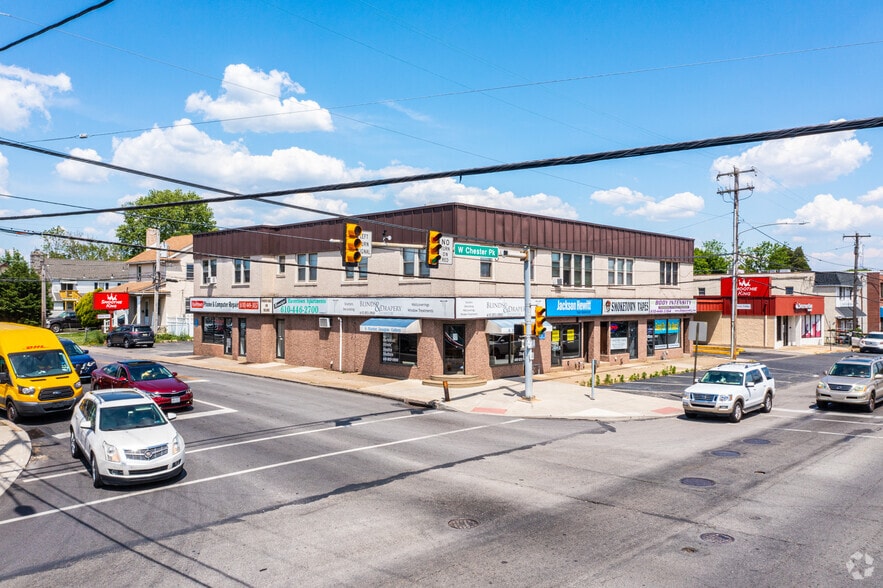 1241-1247 W Chester Pike, Havertown, PA for lease - Building Photo - Image 3 of 8