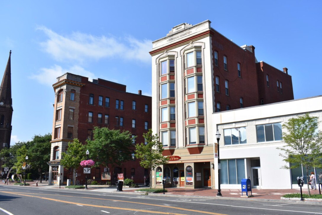 160 Main St, New Britain, CT 06051