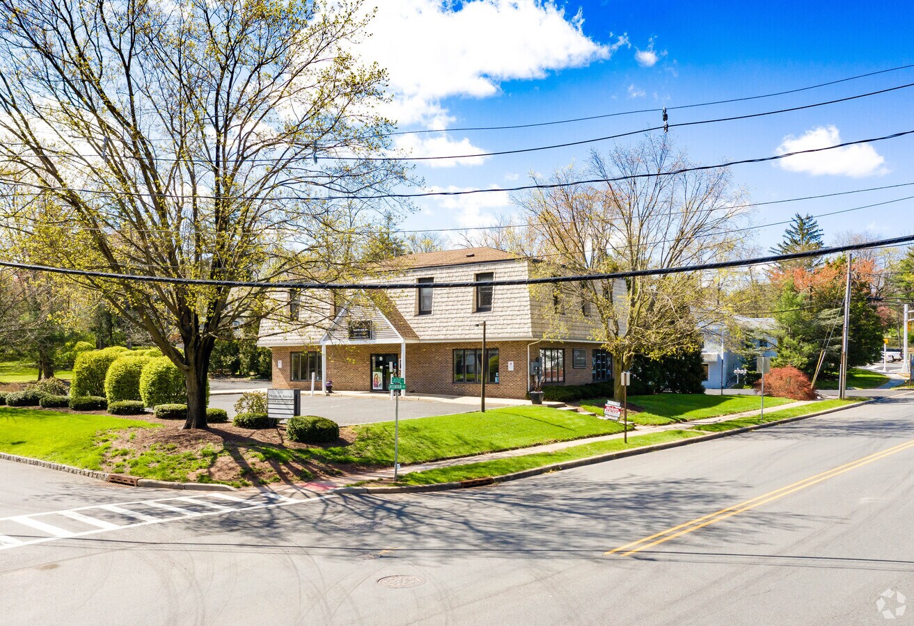 550 Mountain Ave, Gillette, NJ 07933